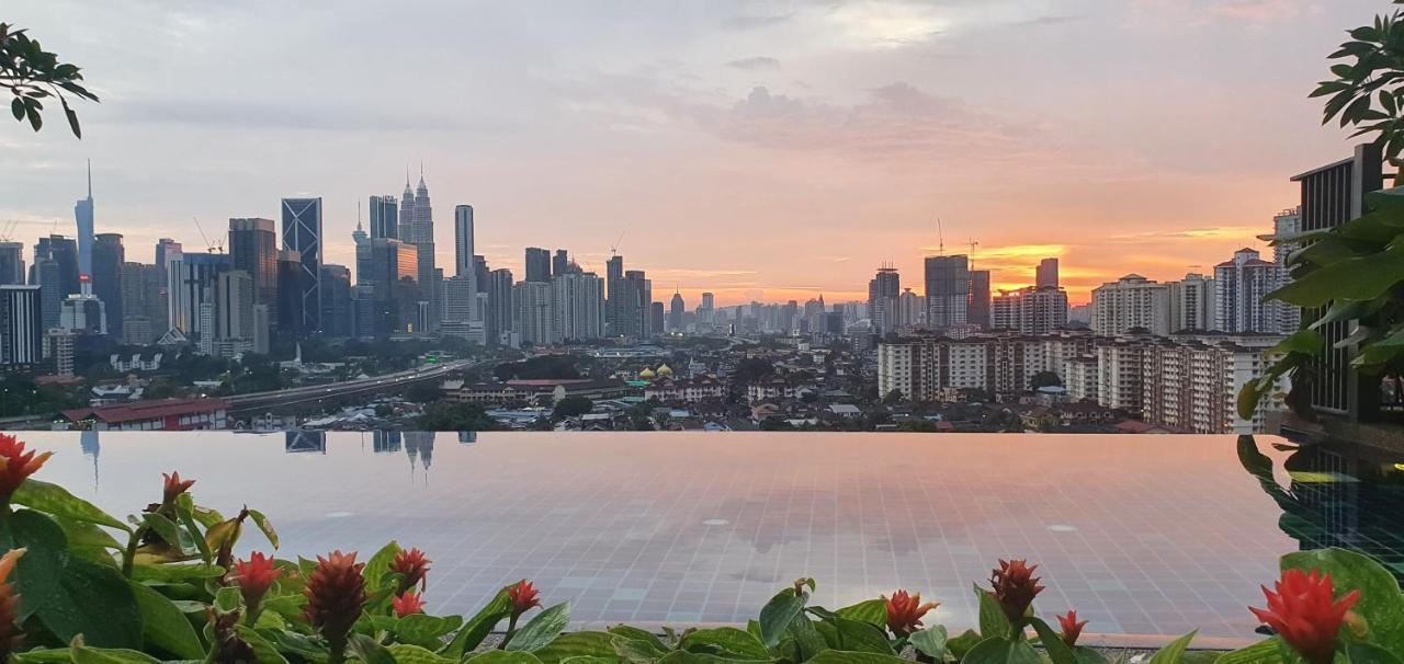 Studio Near Klcc And Lrt With Superb View Kuala Lumpur Luaran gambar