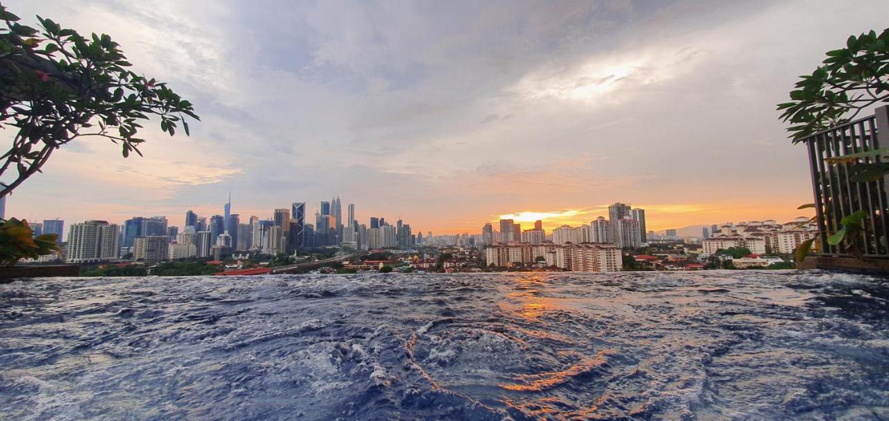 Studio Near Klcc And Lrt With Superb View Kuala Lumpur Luaran gambar